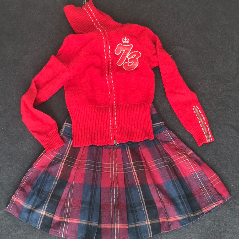 Cute plaid pleated skirt
